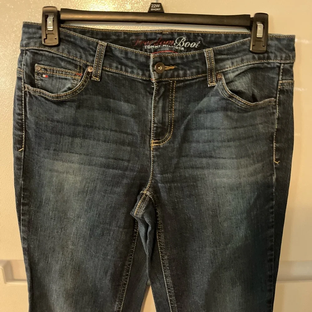 Tommy Hilfiger Jeans Women 12 RFreedom Boot Mid Rise Medium Wash Great Condition